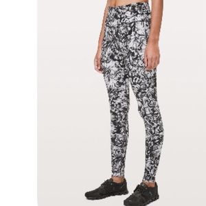 Lulu Fast and Free High-Rise Tight 28"
Nulux
Night Garden Ice Grey Black
Size 10